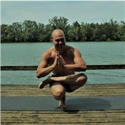 Professeur de yoga passionné